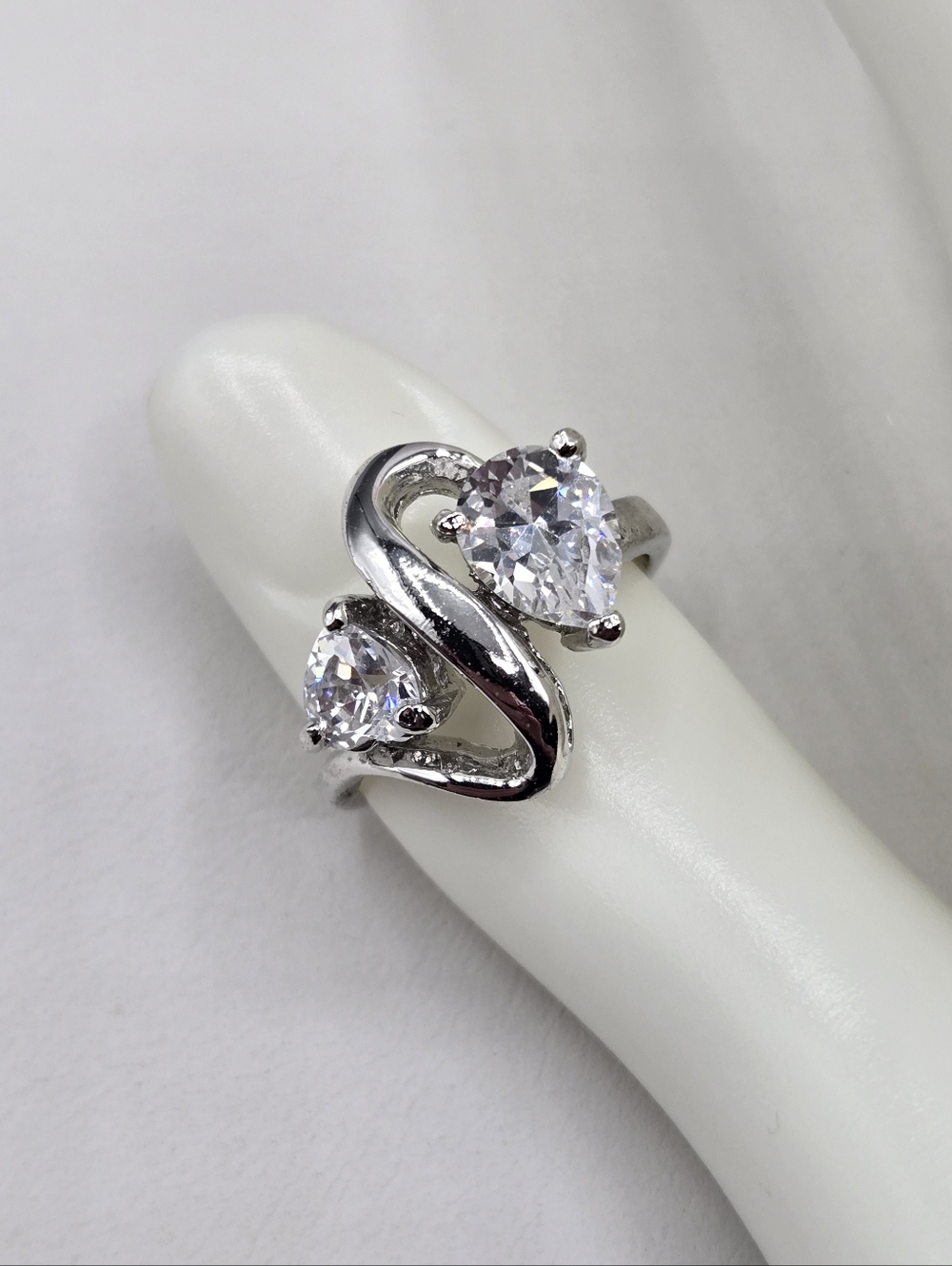 Swarovski Crystal Elements Silver Statement Ring Size 8.5 Clear Swirl Prom